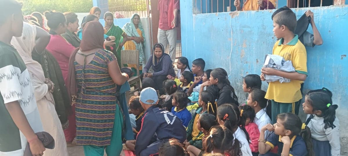 सिराहाका विद्यालयमा बालबालिकासँग कार्यक्रम